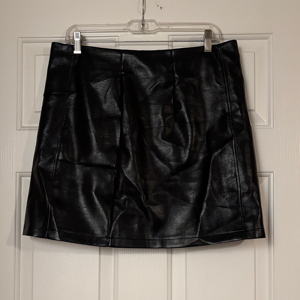 SHEIN Black Faux Leather Mini Skirt